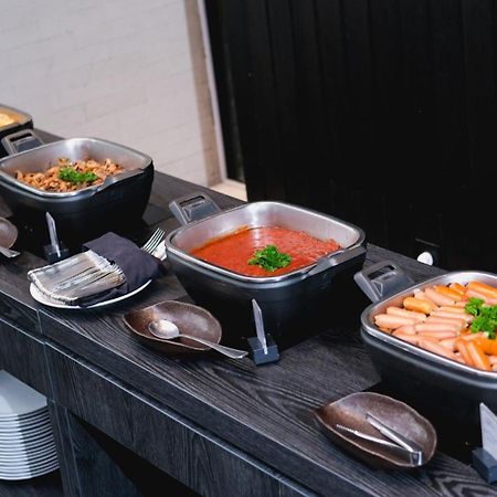 Rez Hotel Семаранг Екстериор снимка